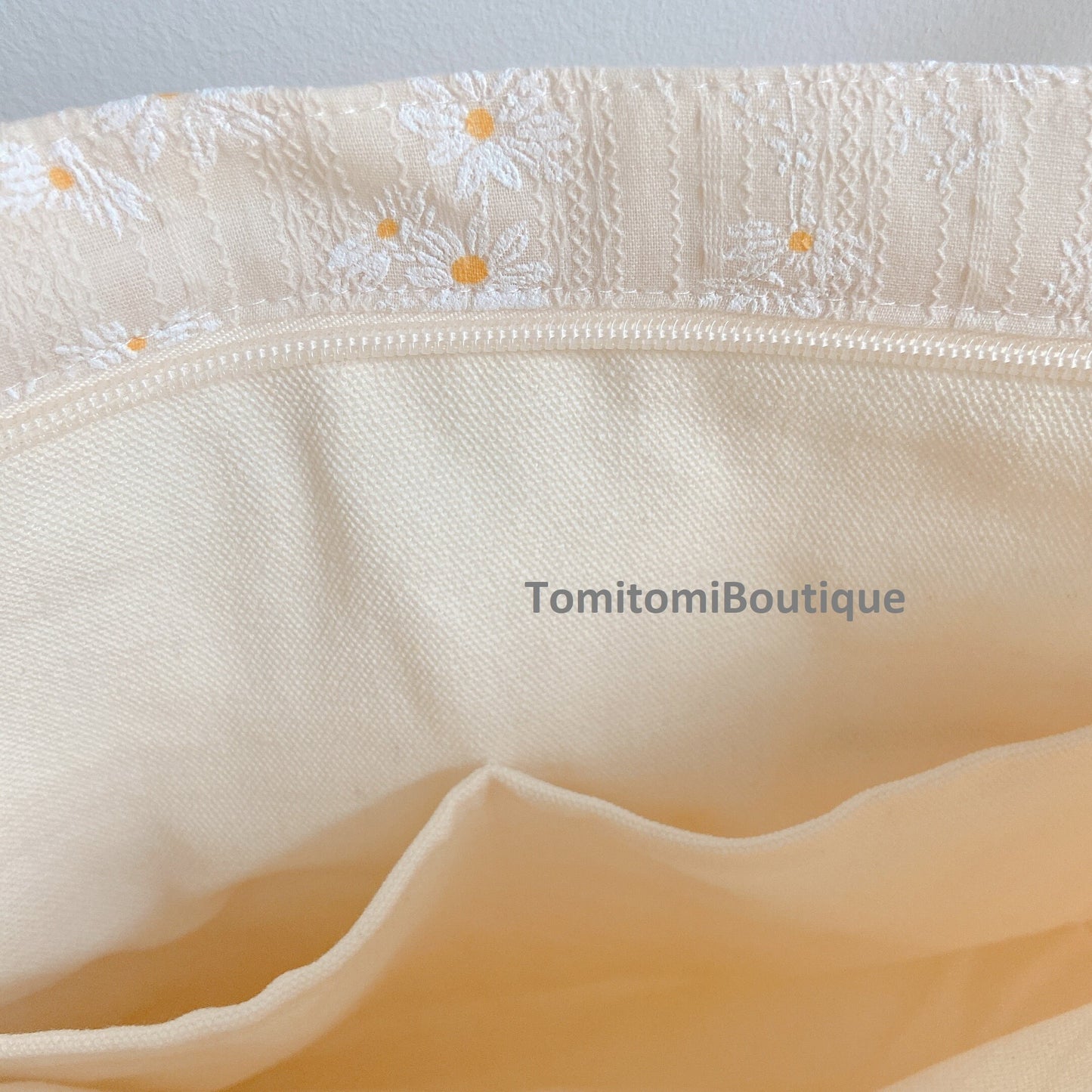 Daisy Delight Tote Bag – Floral Canvas Tote with Hidden Pocke