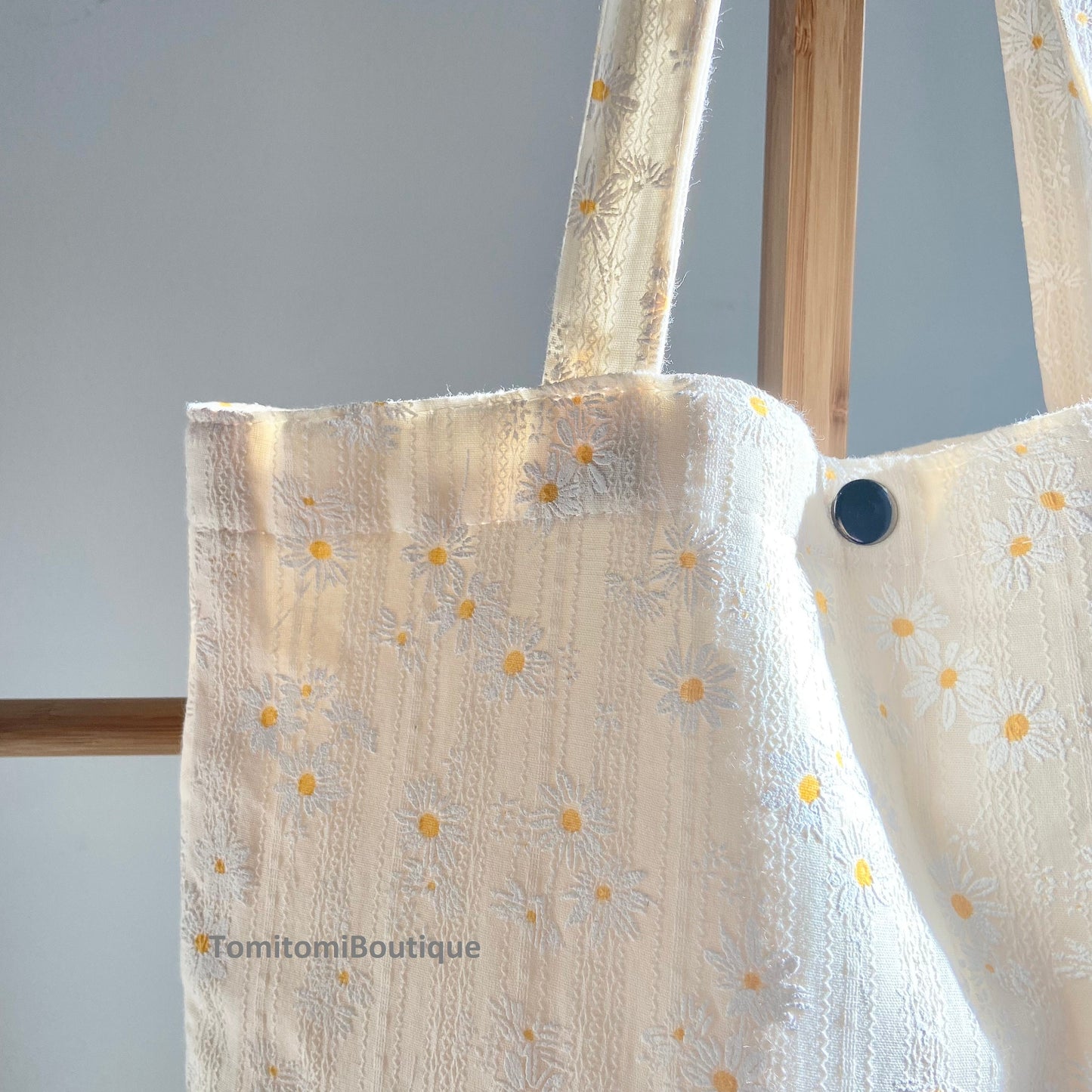 Daisy Delight Tote Bag – Floral Canvas Tote with Hidden Pocke