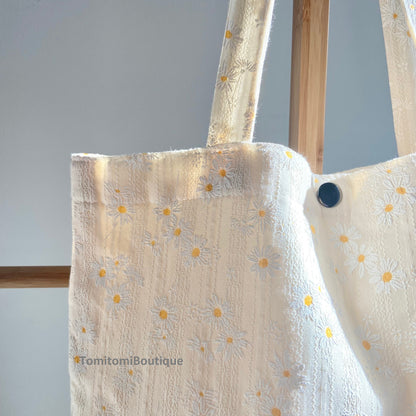 Daisy Delight Tote Bag – Floral Canvas Tote with Hidden Pocke
